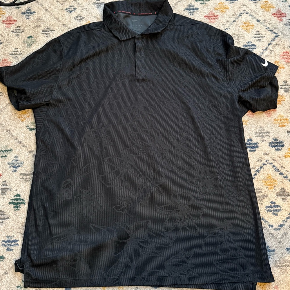 NWOT Mens Sz XL Tiger Woods Nike Black Polo Shirt wSubtle Pattern Sporty Golf